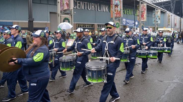 Blue Thunder founding cadence — 2004 drumline